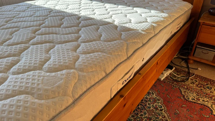 Dreams Dream Team Romsey Pocket Sprung Mattress review side of mattress