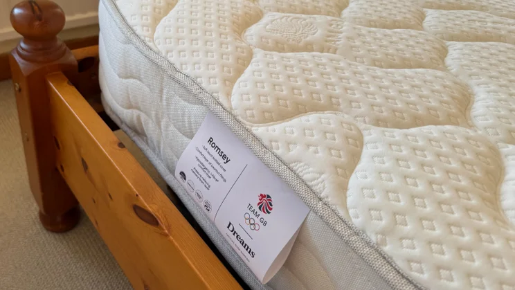 Dreams Dream Team Romsey Pocket Sprung Mattress review label on the side of the mattress