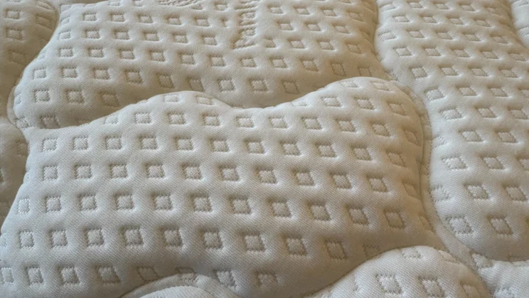 Dreams Dream Team Romsey Pocket Sprung Mattress review close up of the top of the mattree