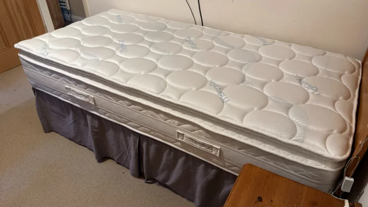 Dreams TheraPur ActiGel Glacier 3800 4 full mattress 1