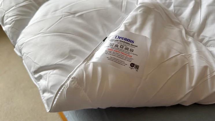 Dreams Dream Team Ultimate Washable duvet - corner, folded upwards, tag visible