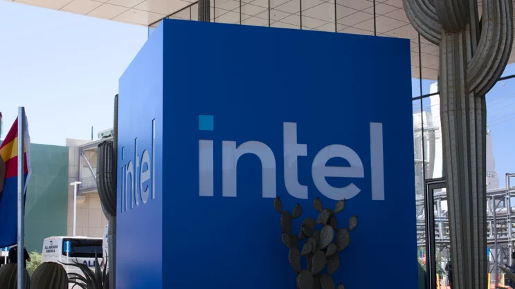 A photograph of the outside of the Intel factory in Ocotillo, near Phoenix, Arizona