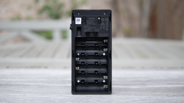 aqara video doorbell g4 review - open back with no batteries