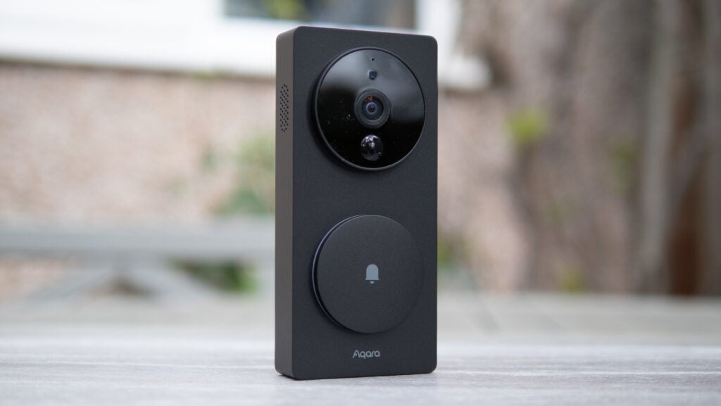 aqara video doorbell g4 review - model in black from front