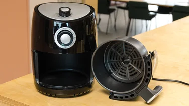 Best small air fryer - Tower T17023 2.2L