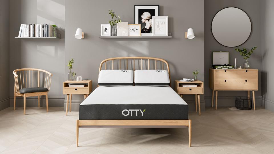 Otty Original Hybrid in a model bedroom