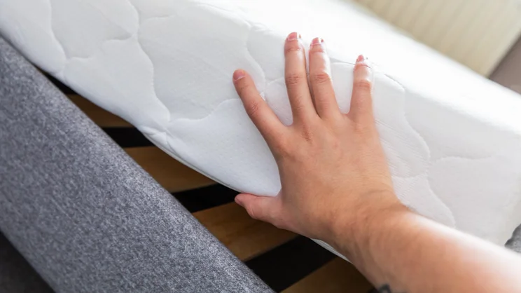 Testing a memory foam mattress