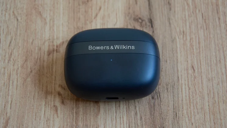 Image of the Bowers & Wilkins Pi8 charging case with the lid closed