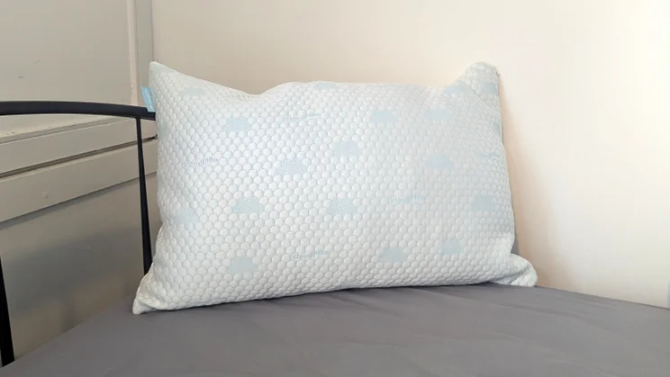 Cloudpillo Original review_1 full pillow in corner of the bed up against the wall