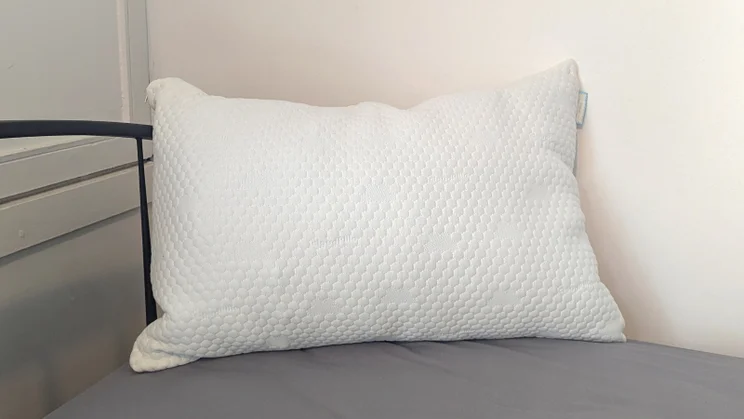 Cloudpillo Original review full pillow against the wall