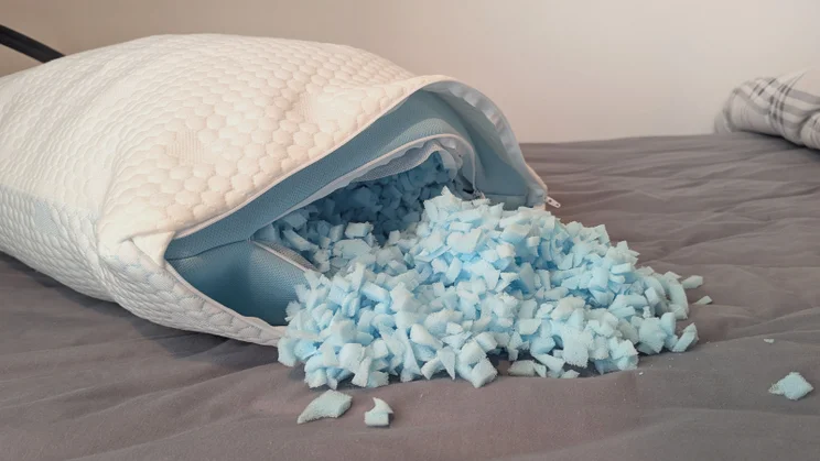 Cloudpillo Original review side of pillow open with the stuffing