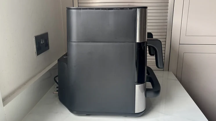 A side view of the Cuisinart Tri Zone 13.6l Air Fryer & Oven