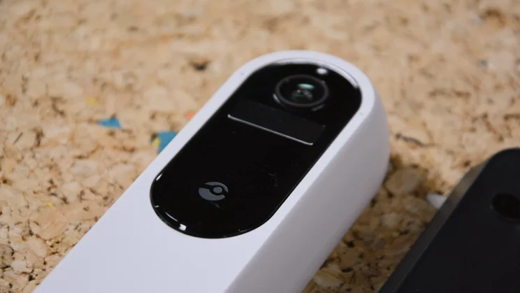 Doro Hemma Doorbell close up on the camera lens