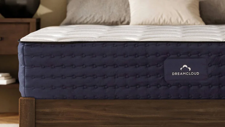 Dreamcloud Luxury Hybrid mattress logo