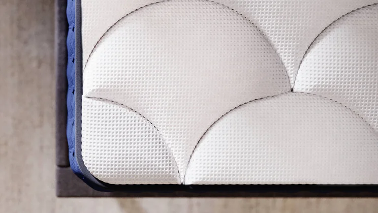 Dreamcloud Luxury Hybrid mattress top view of mattress