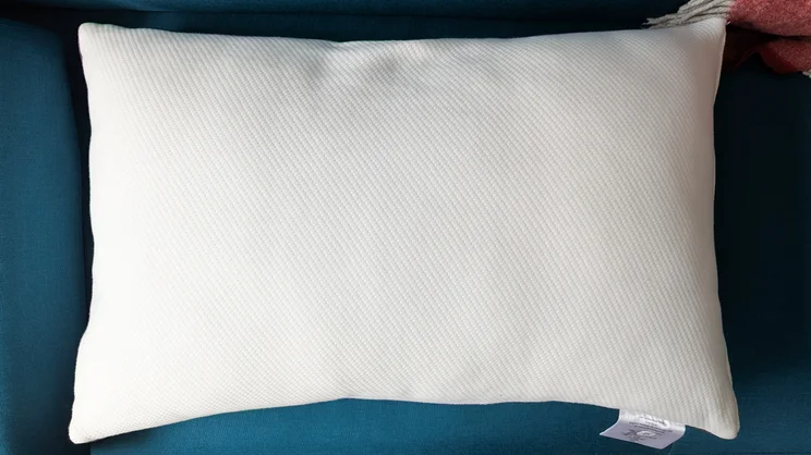 A bird's eye view of the Dreams Hyde and Sleep Dual Comfort Ice pillow