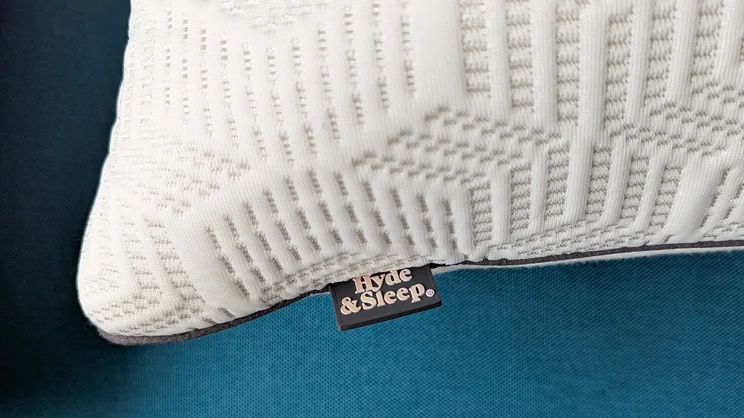 A closeup of the Dreams Hyde and Sleep Dual Comfort Ice pillow's corner, with Hyde and Sleep brand label