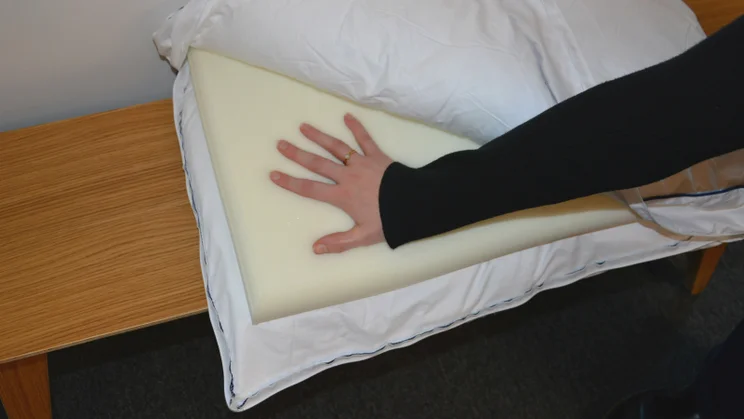 Emma Original Hybrid Pillow review_4 hand pressed into memory foam
