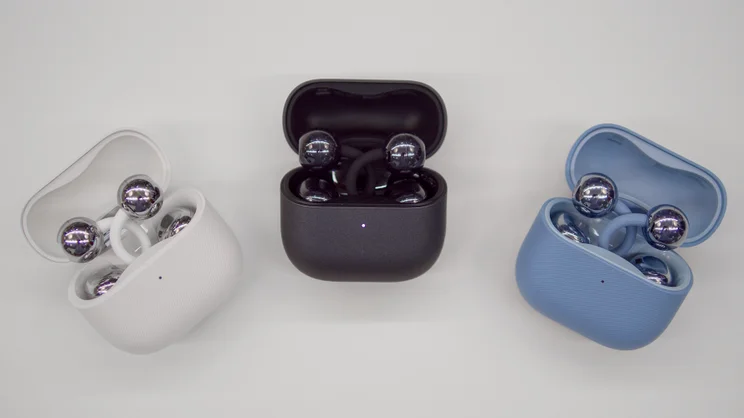 Huawei FreeClip 2 in cases, open