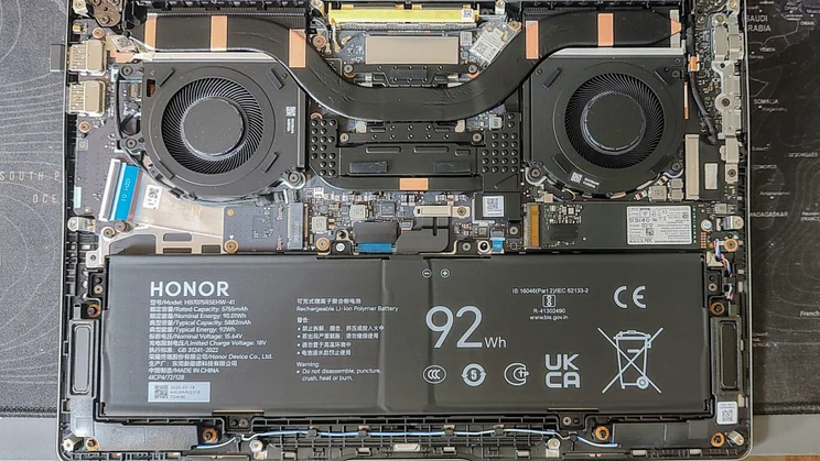 The Honor MagicBook Pro 14's internals
