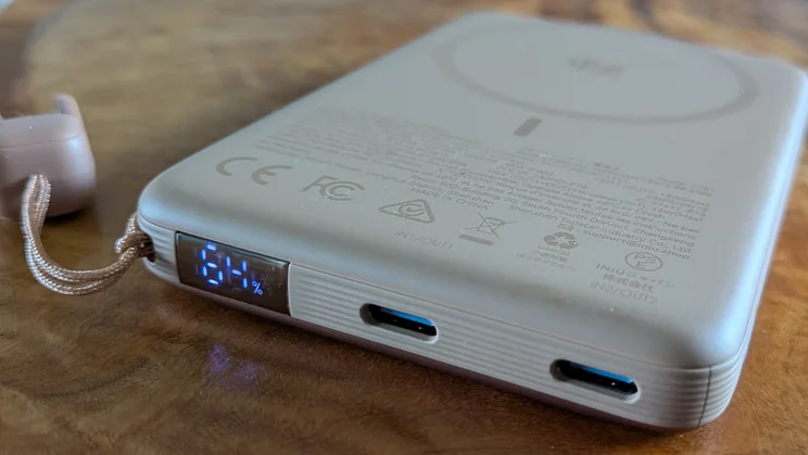 The Iniu SnapGo Air's ports and display shown close up