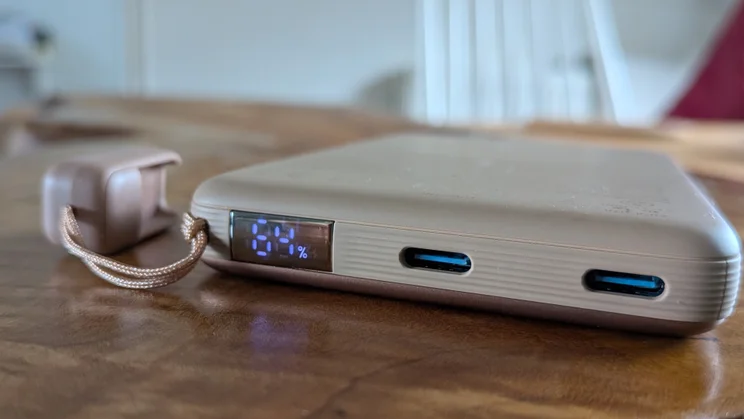 The Iniu SnapGo Air's ports and display shown close up