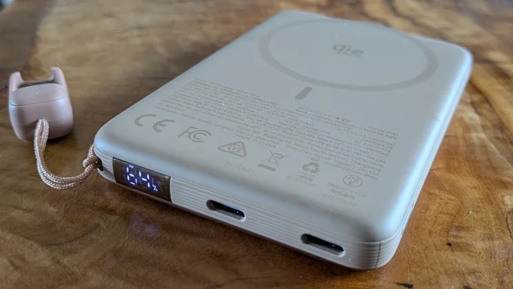 The Iniu SnapGo Air's ports and display shown close up