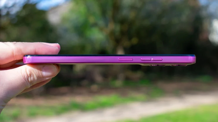 Motorola Moto G17 side view