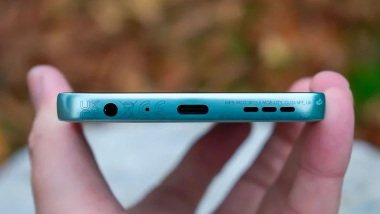 Motorola Moto G56 charging port