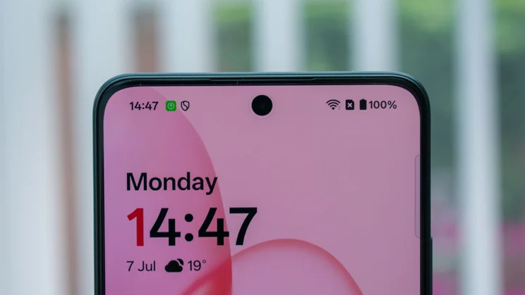 Close up of the OnePlus Nord CE 5's selfie camera