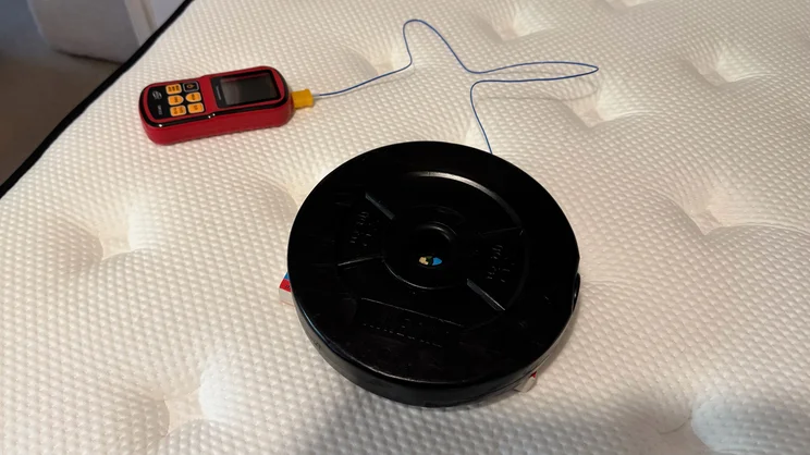 Testing temperature regulation of the Origin LumbarCloud mattress, using a weight and thermocouple probe