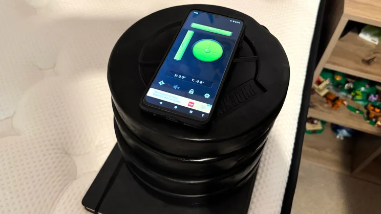 Measuring the edge tilt of the Origin LumbarCloud mattress, using a series of weights and a smartphone