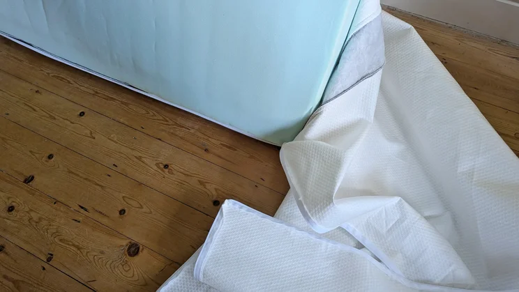 The Panda Hybrid Bamboo mattress with its cover off
