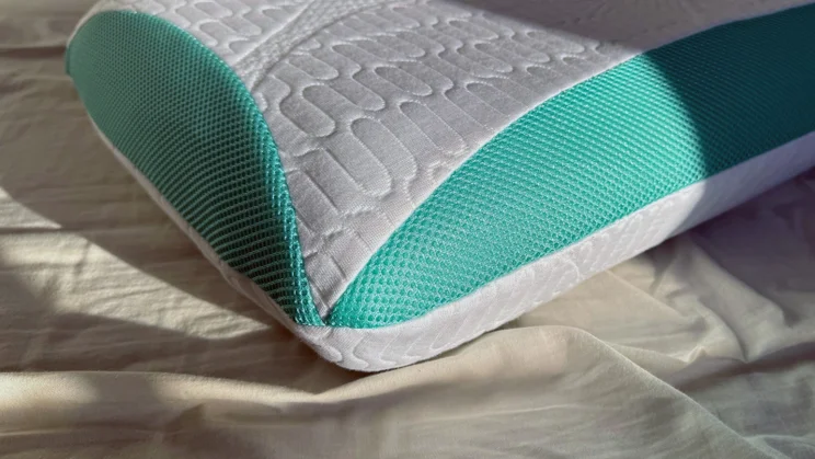 REM Fit Cool Gel Pillow review-close up showing texture
