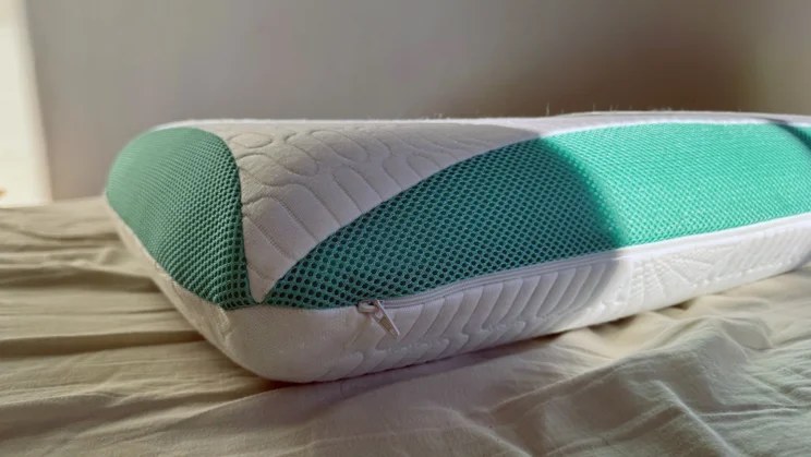 REM Fit Cool Gel Pillow review-side view showing zip
