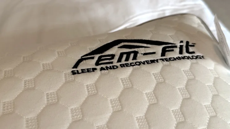 A close up of the corner of the REM-Fit Deluxe Pocket pillow, with the REM-Fit logo