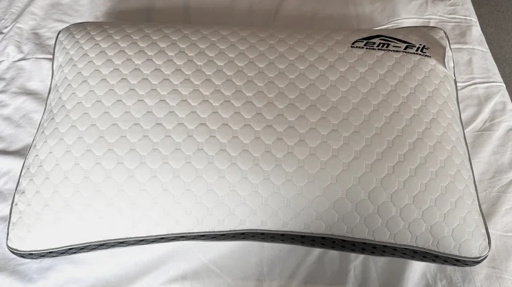 An bird's-eye view of the REM-Fit Deluxe Pocket pillow