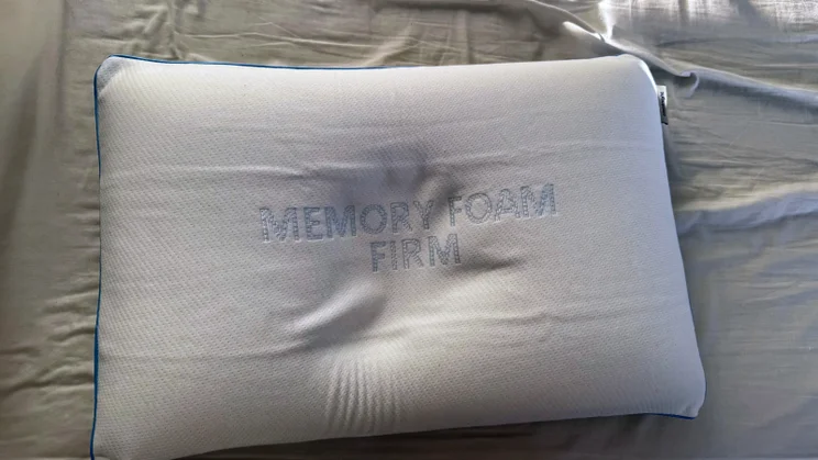 Silentnight Impress memory foam pillow review-hand print