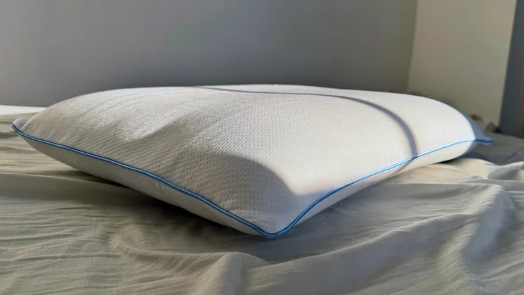 Silentnight Impress memory foam pillow review-side view