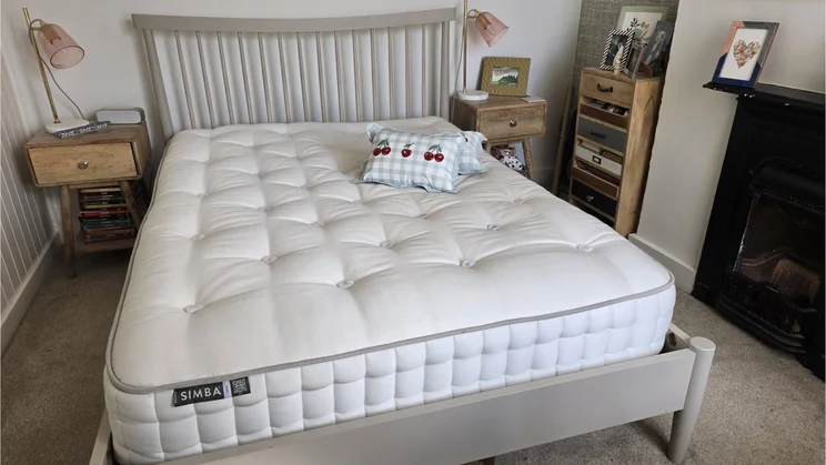 Simba Earth Apex mattress at angle