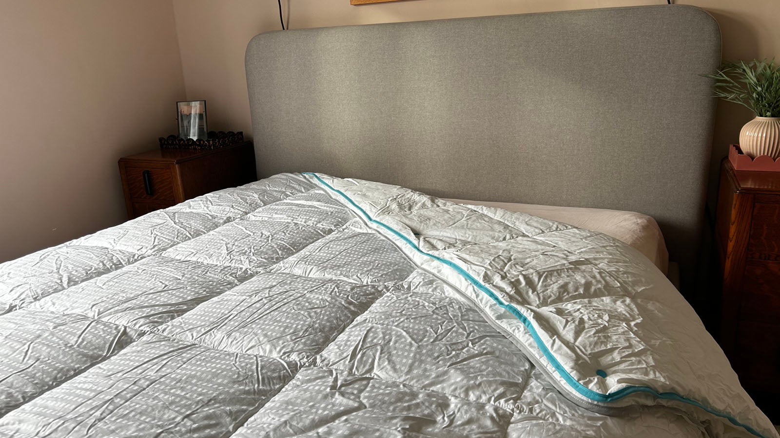 Simba Hybrid 3-in-1 Duvet in a warmly lit bedroom