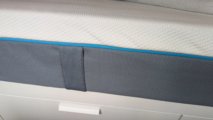 simba-hybrid-pro_mattress-review_mattress6 side of mattress