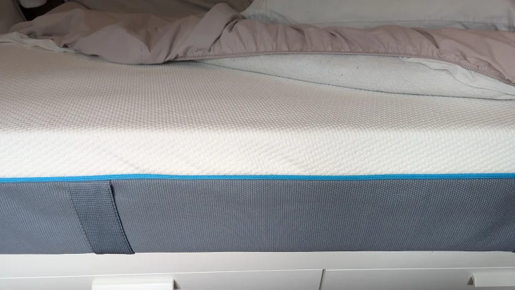 simba-hybrid-pro_mattress-review_mattress7 side view