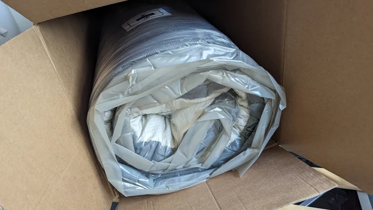 simba-hybrid-pro_mattress-review_unboxing2 open box