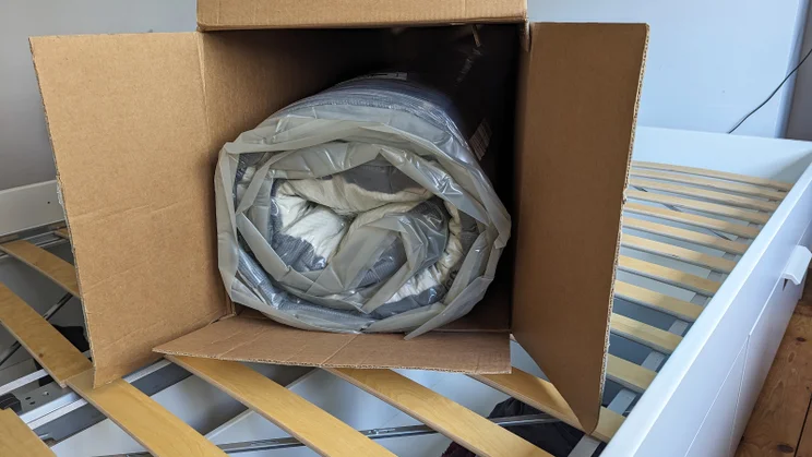 simba-hybrid-pro_mattress-review_unboxing3 boxed rolled mattress
