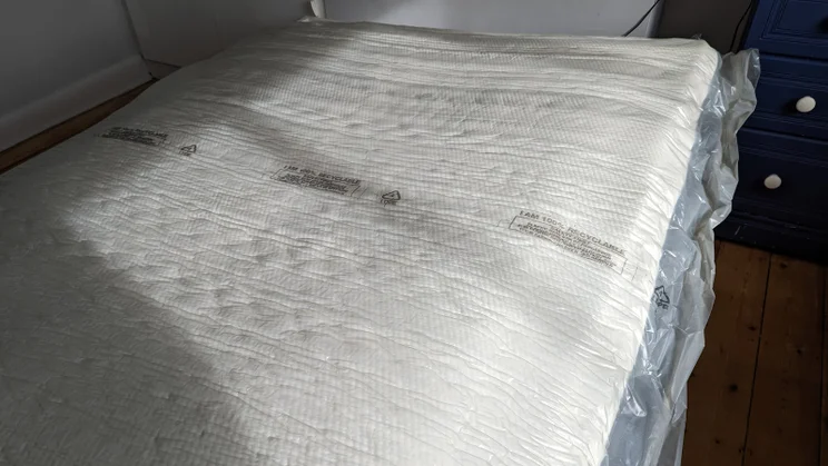 simba-hybrid-pro_mattress-review_unboxing5 unrolled mattress
