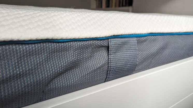 simba-hybrid-pro_mattress-review_u unrolled end