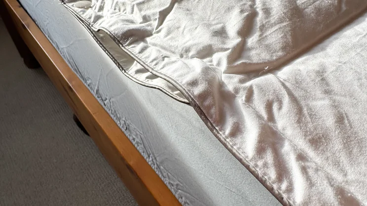 A closeup of the Soak & Sleep Soft as Down duvet's piped edges