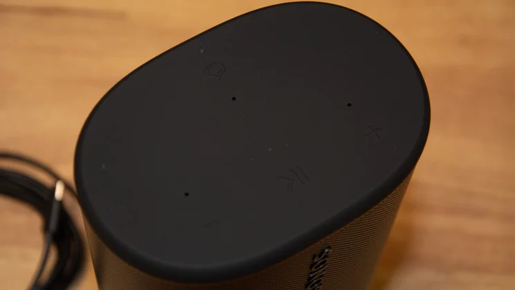 The touch controls on top of the black Sonos Play speaker