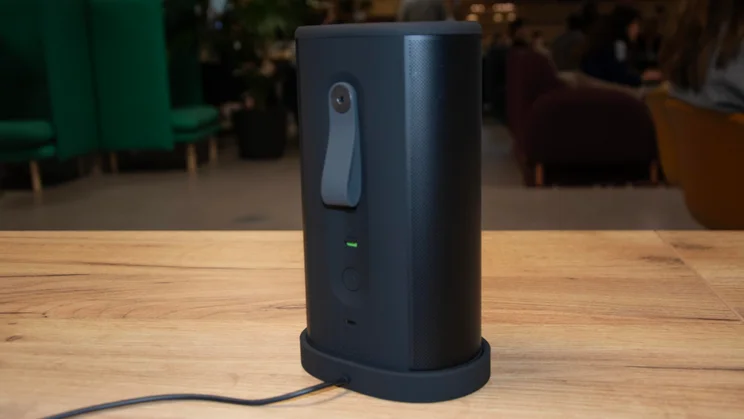 Rear view of the black Sonos Play speaker sitting in its charging base